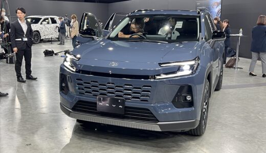 新型トヨタ・RAV4の人気色「マッシブグレー」は地味？？クラウンやヴォクシーにも採用されるボディカラーをプロが解説